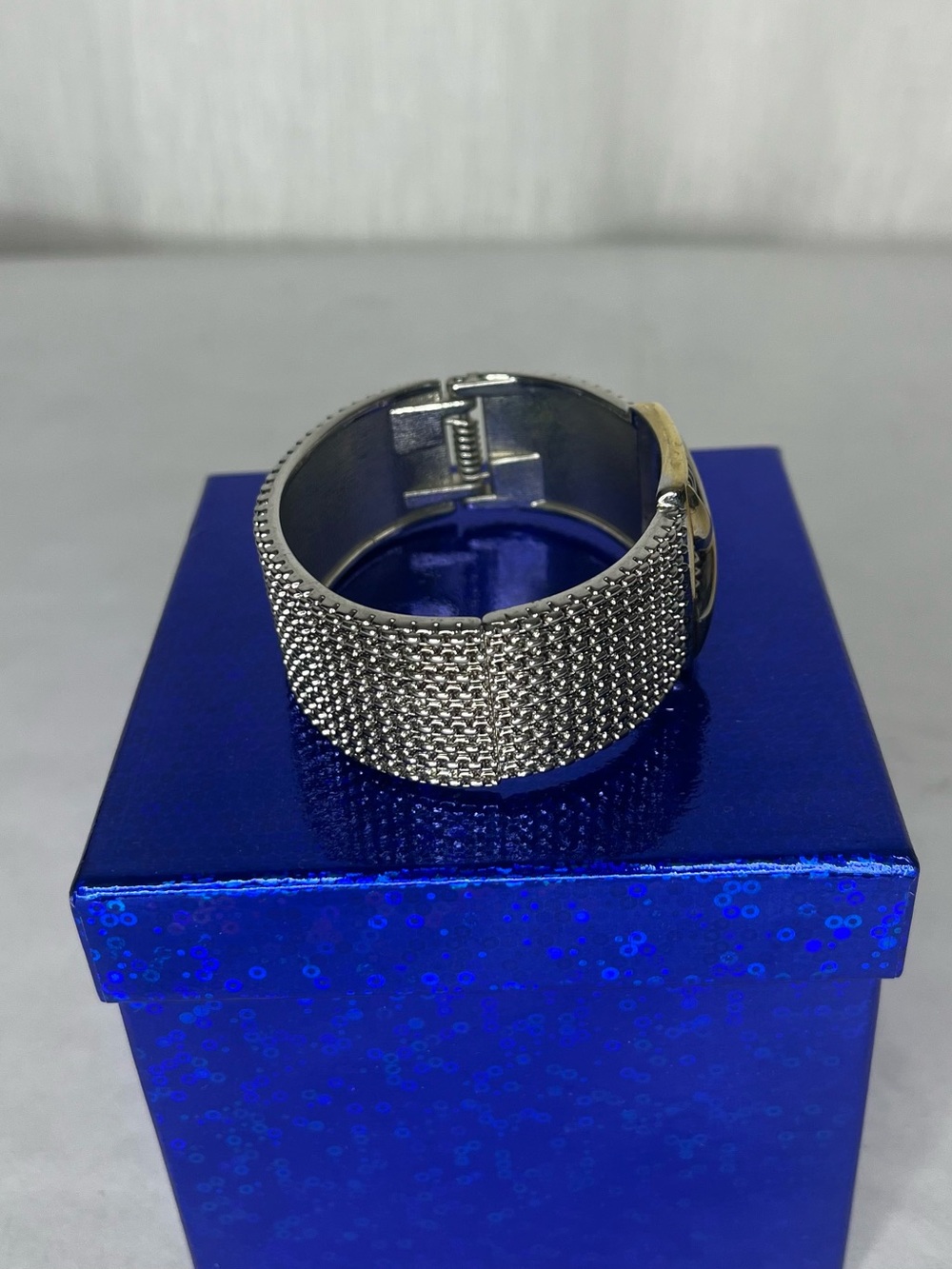 Silver hinge bracelet - Picture 3 of 4